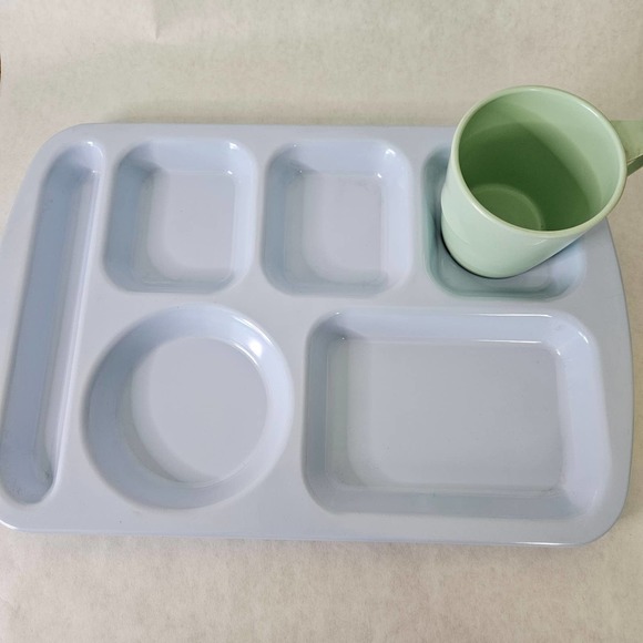 Vintage Libbey Restraware Melamine Cafeteria Trays & Mugs Set - Picture 4 of 7